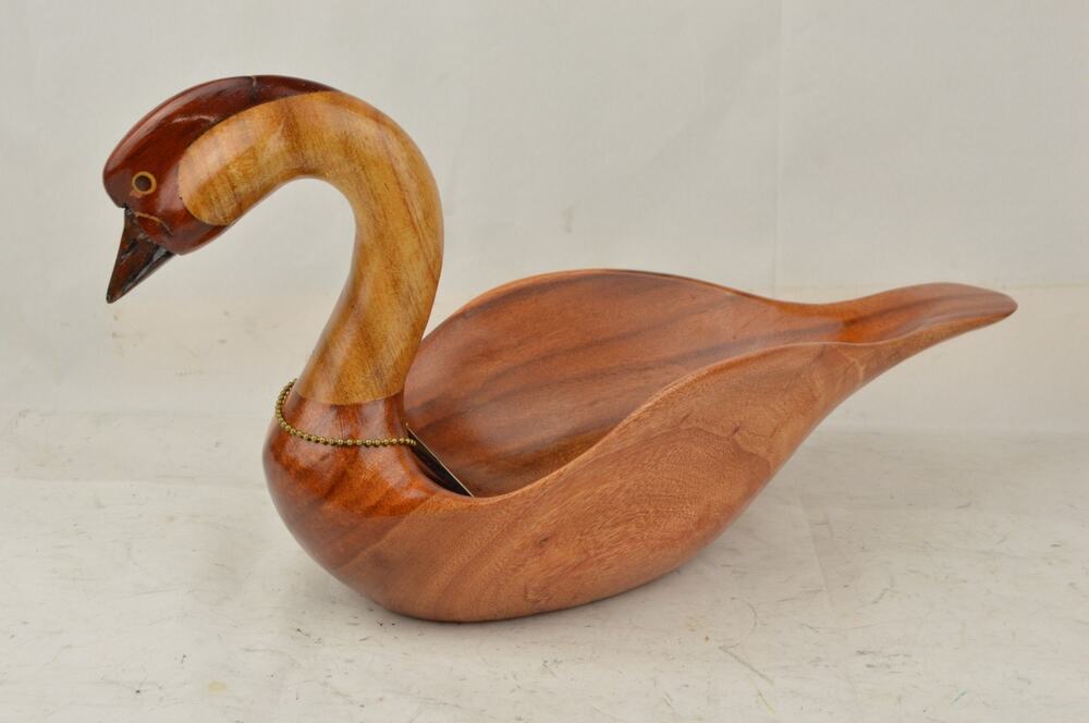 Yoshiro Akiyama Nene Hawaiian Goose Wood Carving Sculpture Made in Hawaii 15"